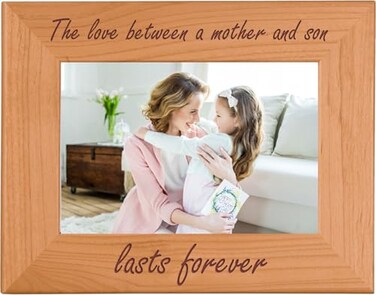 CustomGiftsNow: الحب بين الأم وابنها يدوم للأبد. إطار صور خشبي طبيعي من خشب الألدر، محفور عليه عبارة "حب الأم وابنها يدوم للأبد"، مقاس 4×6 أفقي.
