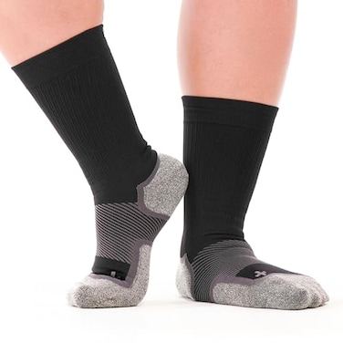 جوارب OrthoSleeve العريضة غير الضاغطة لمرضى السكري تُحسّن الدورة الدموية وتساعد في تخفيف الوذمة والتورم في القدمين الحساستين للأعصاب.