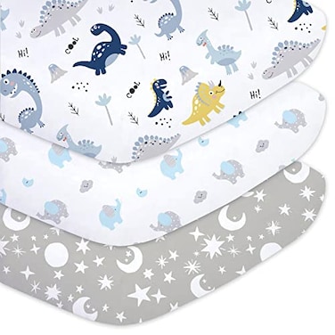 ملاءات سرير أطفال من Plushii، عبوة من 3 قطع، مقاس 28 × 52، مصنوعة من ألياف دقيقة فائقة النعومة، مناسبة لمراتب الأطفال الرضع، بتصميمات ديناصورات وفيلة ونجوم.