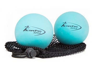 كرة تدليك ActiveProZone Therapy لتخفيف آلام العضلات فورًا، فعّالة مثبتة في تحرير اللفافة العضلية، والضغط على الأنسجة العميقة، وعلاج نقاط الزناد في اليوغا. مجموعة من كرتين شديدتي الصلابة مع حقيبة شبكية.