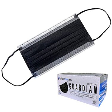 كمامات وجه من PlastCare USA، 50 كمامة، 4 طبقات، معتمدة من ASTM المستوى 3، سوداء اللون مع خطوط بيضاء، مزودة بشريط أنف قابل للتعديل.