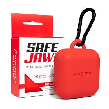 حافظة واقي الفم من SAFEJAWZ مزودة بمشبك تعليق، مصنوعة من السيليكون عالي الجودة والمتين والمرن لحماية واقي الفم والحفاظ عليه نظيفًا. مقاس واحد، لون أحمر.