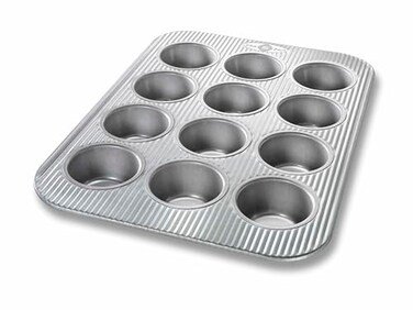 USA Pan Bakeware Muffin Pan 12Well Aluminized Steel
