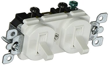Leviton 20 Amp 120277 Volt Duplex Style SinglePole SinglePole AC Combination Switch Commercial Grade 5334W White