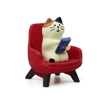Refintural Cute Cat Playing Phone on Sofa Resin Figurine Desk Decor Cat Lover Gift Red Sofa