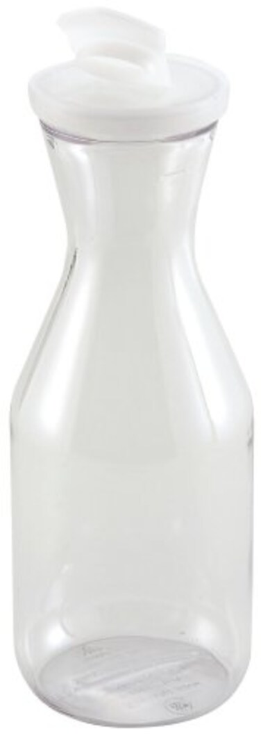 Winco 0.5 L 1/2 L Plastic Decanter with Lid