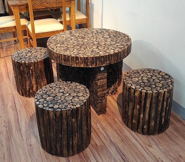 Wooden Twist Antique Poplar Wood Round Coffee Table Set with 4 Stools Rustic Handcrafted Vintage Style Living for Room