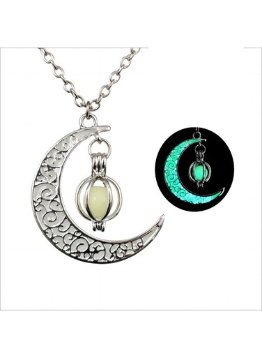 قلادة صغيرة على شكل يقطينة متوهجة على شكل قمر، إكسسوار مثالي للهالوين، تأتي مع علبة هدايا.