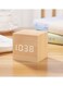 ساعة منبه رقمية حديثة متعددة الوظائف تعمل بالخشب، مزودة بإضاءة LED، تعرض درجة الحرارة والرطوبة.