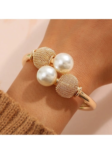 Elegant Bracelet with Faux Pearls &amp; Textured Beads Gold Color Tone