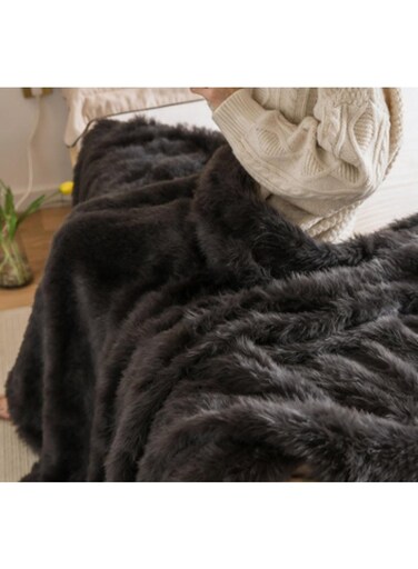XL. Soft, warm and fluffy blanket for adult use! Perfect for office naps and home relaxation. Made of thickened plush material, machine washable and suitable for all seasons. Skin-friendly fabric provides warmth in winter and is ideal for air-conditioned rooms in summer. Portable design great for travel, camping or as a tatami mat.