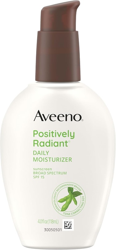 Aveeno Positively Radiant Daily Face Moisturizer with SPF 15 Sunscreen, Hydrating Facial Moisturizer with Soy Extract To Improve Skin Tone and Texture, Hypoallergenic formula, Oil-Free, 4 Fl oz