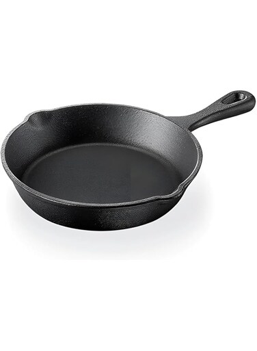 BLACKSTONE Cast Iron Skillet, Pre Seasoned Die Cast Iron Skillet, Compatible with Gas, Induction, Oven and Grill BC14101 (20cm)