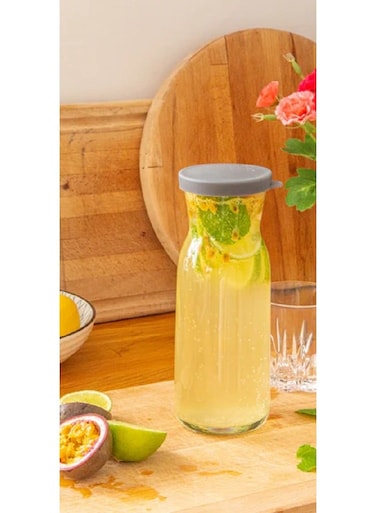 Fonte Carafe &acirc;&euro;&ldquo; 700 ml &acirc;&euro;&ldquo; Clear Glass Pitcher with Grey Silicone Lid for Water, Juice &amp; Cold Beverages