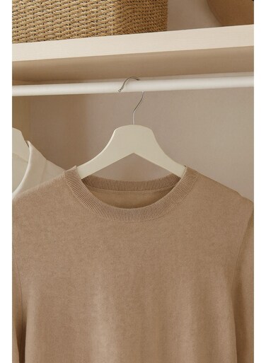 Homes Plastic Clothes Hangers Non-Slip 30 Pack &acirc;&euro;&ldquo; Durable Space Saving Hangers for Shirts, Suits, Coats &amp; Sweaters (White)
