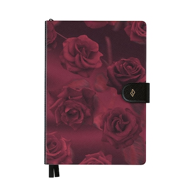 مفكرة بورغا إنفينيتي غير مؤرخة بحجم A5 مع إغلاق مغناطيسي - دفتر ملاحظات بغلاف مقوى من الجلد النباتي، 144 صفحة، ورق معتمد من مجلس رعاية الغابات بوزن 100 غرام/متر مربع، تجليد مسطح، جيب خلفي وعلامات شريطية - فام فاتال