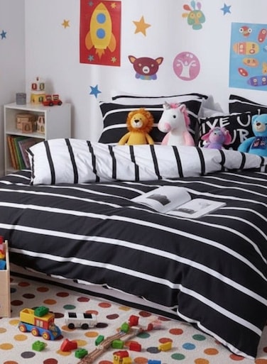 Home Single Size 4 Pieces (1 Duvet cover - 160*210cm.; 1 Fitted sheet - 100*200+30cm.; 2 Pillow cases - 50*75cm.) Black &amp; White Stripe Design.