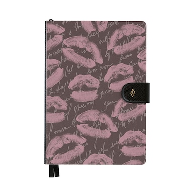 مفكرة بورغا إنفينيتي A5 غير مؤرخة بإغلاق مغناطيسي - دفتر ملاحظات بغلاف مقوى من الجلد النباتي، 144 صفحة، ورق معتمد من مجلس رعاية الغابات بوزن 100 غرام/متر مربع، تجليد مسطح، جيب خلفي وعلامات شريطية - ميلودراما