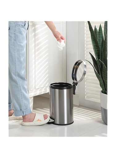 GoldenLike Stainless Steel Trash Can, Round Garbage Can with Slow Close Lid,Fingerprint-Resistant Soft Close Lid Trashcan, Removable Inner Trash Bin， for Home/Bathroom/Kitchen (Silver, 8L)