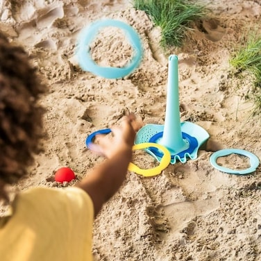Quut Beach Set Triplet &ndash; 3-Piece Sand &amp; Beach Play Set (Shovel/Rake/Sifter, Toss Game &amp; Sand Shaper) with Beach Bag &mdash; Fun Outdoor Toy for Kids (Beach, Garden &amp; Sandbox)