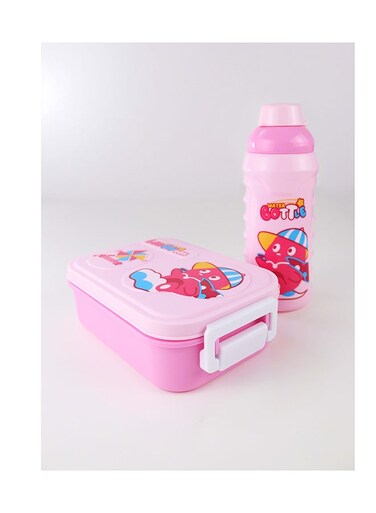 1L Portable Plastic Bento Lunch Box Set with Cute Cartoon Design, Water Tumbler , Spoon and Fork, Sauce Container with 2 Compartments BPA-Free and Lightweight Food Box for Kids &acirc;&euro;&ldquo; Ideal use in Home and Travel, Daycare, Preschool and Back to School Lunchbox &acirc;&euro;&ldquo; 17x12x5 cm