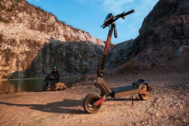 Yadea G10 Electric Scooter with 50KM Range, 800W Motor, Touchscreen, Dual Suspension &amp; Disc Brakes &ndash; Off-road Tubeless Tires &ndash; Max Output 1200W