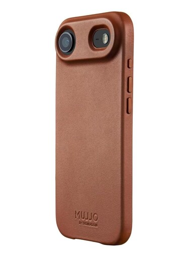 جراب جلدي لهاتف آيفون 17 إير - لون بني فاتح مع منفذ ماج سيف. مصنوع من جلد فاخر، يجمع هذا الجراب الأنيق بين الفخامة والمتانة، ويمنح مظهراً راقياً مع توفير حماية فائقة.