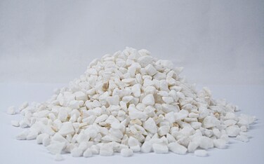 Vsell24&trade; White Chips 5-8 mm - Decorative Chips for Aquariums, Gardens, and Vase Fillers 2 KG