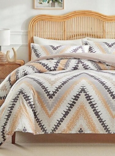 Home Queen size 6 piece bedding set, brown zig zag pattern, very soft quality.