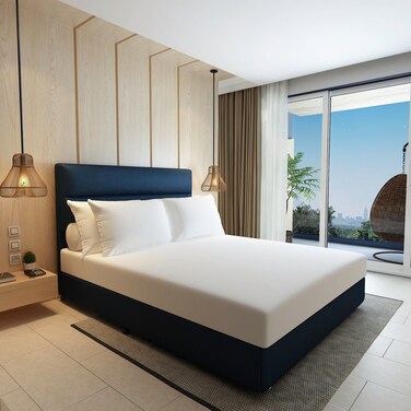 BAMBOO  FITTED  SHEET WHITE COLOUR 300TC (100x200cm)