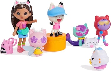 Dollhouse, Travel Themed Figure Set with a Gabby Doll, 5 Cat Toy Figures, Surprise Toys &amp; Dollhouse Accessories, Kids Toys for Girls &amp; Boys 3+