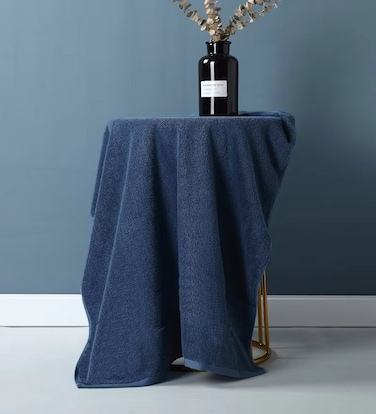 منشفة حمام - 100% قطن، 600 جرام في المتر المربع مقاس كبير (70x140 سم) عالية الامتصاص ومتينة للغاية، اللون أزرق داكن