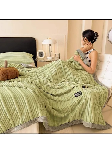 COMFY Bell SOFT &amp; LUXURIOUS KING SIZE EMBOSSED THICK GREEN BLANKET