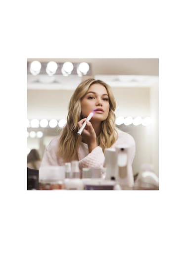 Neutrogena Light Therapy Acne Spot Treatment &ndash; Chemical-Free, UV-Free, Blue &amp; Red Light Technology for Sensitive Skin, Clinically Proven Gentle Acne Fighting Device
