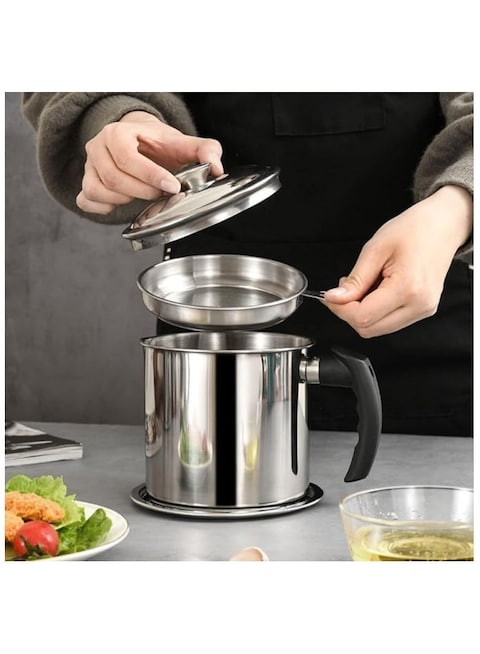 1.8L Bacon Grease Container with Fine Mesh Filter, 304 Stainless Steel Oil Storage Can with Handle, Dust Cover, and Drip Tray for Kitchen Cooking Oil, Edible Oil

