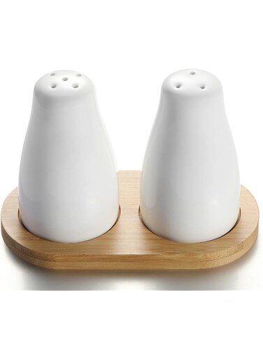 UDQYQ Ceramic Salt and Pepper Shaker Set with Bamboo Tray, 2 Pieces Modern White Salt and Pepper Shakers, Cute Salt Shaker Pepper Pots for Country House Kitchen Table Decoration