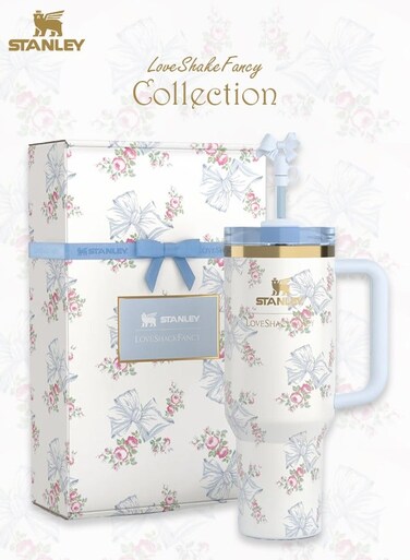 Love Shack Fancy H2.0 Flow State 40oz Rosa Beaux Blue Tumbler, Stainless Steel Vacuum Insulated Quencher with Lid, Straw, Pouch and Stopper in Elegant Gift-Ready Packaging, Keeps Drinks&Acirc;&nbsp;Cold&Acirc;&nbsp;for&Acirc;&nbsp;Hours