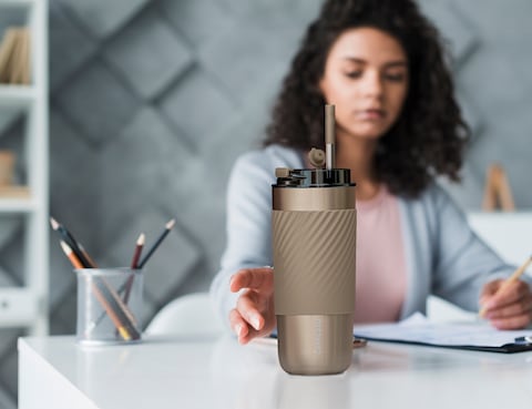 Lepresso Coffee Mug with Sleeve and Straw 520ml Reusable Straw 520ml Capacity 10H Keep Cold 8H Keep Warm - Gold