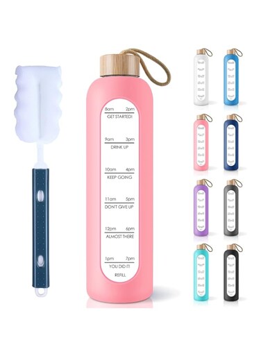 PROBTTL 32 Oz Borosilicate Glass Water Bottle with Time Marker Reminder Quotes, 1 Liter Leak Proof Reusable BPA Free Motivational Water Bottles with Silicone Sleeve and Bamboo Lid (Pink)