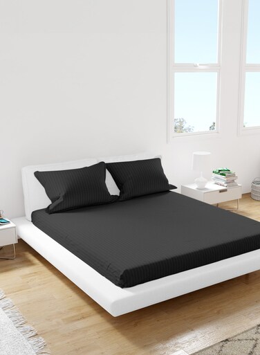 Linen King Striped Fitted Elastic Bedsheet with 2 Pillow Case 200 x 200 Cm Black