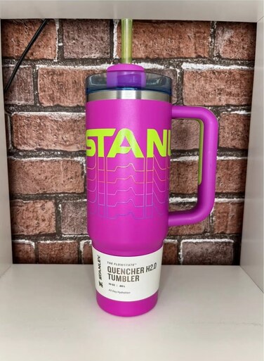 Reverb 40oz Insulated Stainless Steel Travel Mug &acirc;&euro;&ldquo; Hot Magenta Double-Wall Tumbler with Spill-Proof Lid &amp; Reusable Straw &acirc;&euro;&ldquo; Keeps Drinks Hot or Cold for Hours &acirc;&euro;&ldquo; Large Leak-Resistant Eco-Friendly Cup for Travel, Office, Gym &amp; Daily Hydration