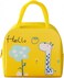 حقيبة غداء معزولة كبيرة السعة من موبكوس، لونها أصفر بنقشة زرافة   حقيبة طعام مقاومة للماء والبقع مع خاصية متطورة للحفاظ على درجة الحرارة   حقيبة غداء متينة من البوليستر للمكتب والمدرسة
