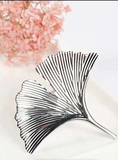 colored napkin holder in the Shape of a Leaf Ring