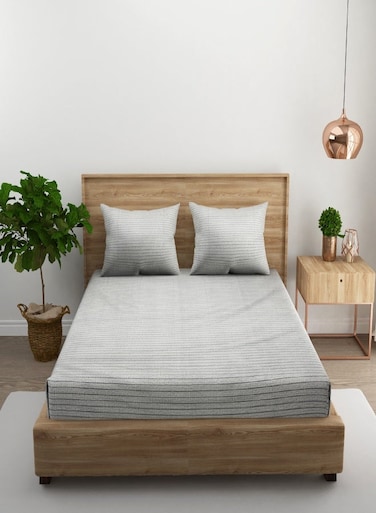 3-Piece Queen Size Polyester Bedsheet Set &acirc;&euro;&ldquo; Soft, Durable &amp; Wrinkle-Resistant Bed Sheet with 2 Pillow Covers &acirc;&euro;&ldquo; Breathable &amp; Easy Care