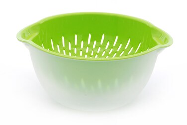 Colander with mixing bowl set - Color Green   With mixing bowl capacity 4.5 liters &amp; colander capacity of 3.5 liters