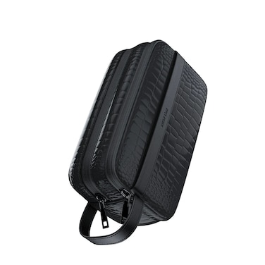 حقيبة السفر Green Lion Tirana، مصنوعة من الجلد الصناعي الفاخر مع شريط جلدي أنيق، بطانة داخلية من الفلانيل، جيوب شبكية، مقصورات متعددة، وزن خفيف 285 جم، تصميم مريح بسحّاب – أسود