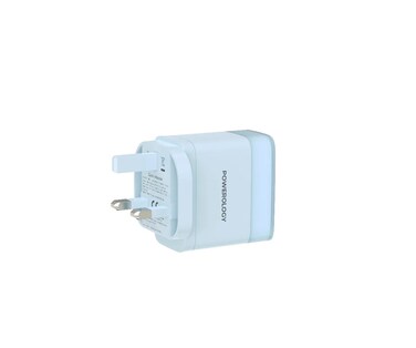 محول الشحن السريع من سلسلة POWEROLOGY LUNEX، بمخرجات USB-C (بحد أقصى 35 واط) وUSB-A (بحد أقصى 22.5 واط)، يدعم بروتوكولات عالمية لشحن أجهزة متعددة
