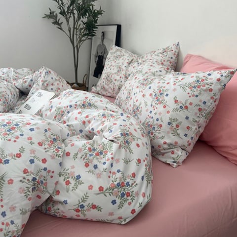 Premium Single size 4 pieces  Retro style with  candy pink color bedsheet postoral printed bedding set  without filler.