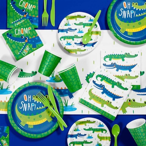 Creative Converting Alligator Hanging Paper Fan for Party Decoration 3-Pieces- 36 Inch x 8 Inch Size- Green