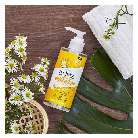 ST.Ives Soothing Daily Chamomile Facial Cleanser 200ml